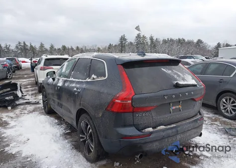 2021 Volvo Xc60 T5 Momentum z USA, uszkodzony, nr VIN YV4102RK7M1827186